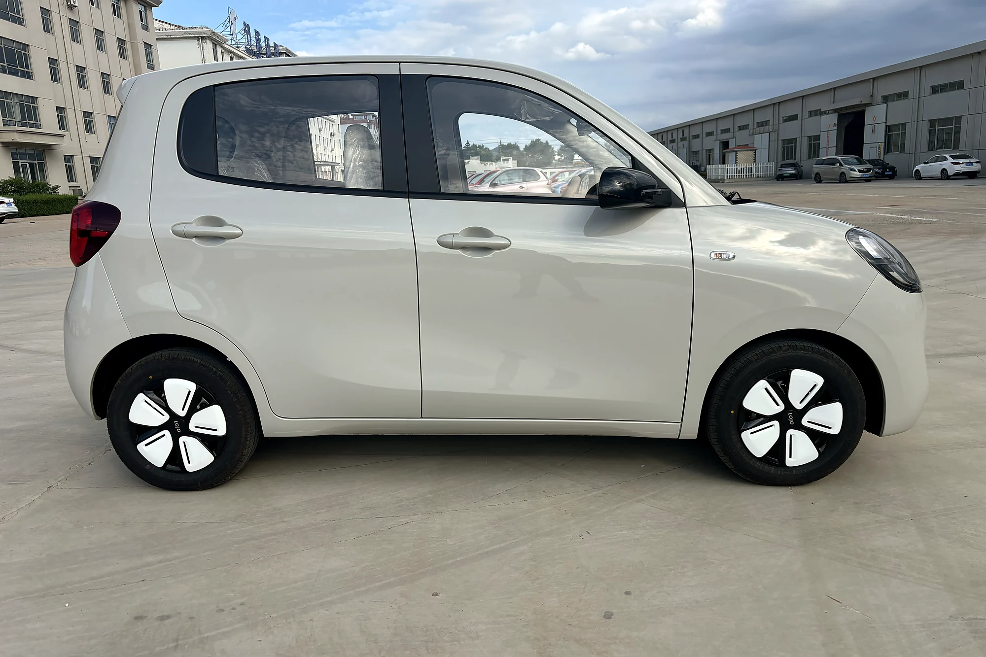 LOJO W300 — body style