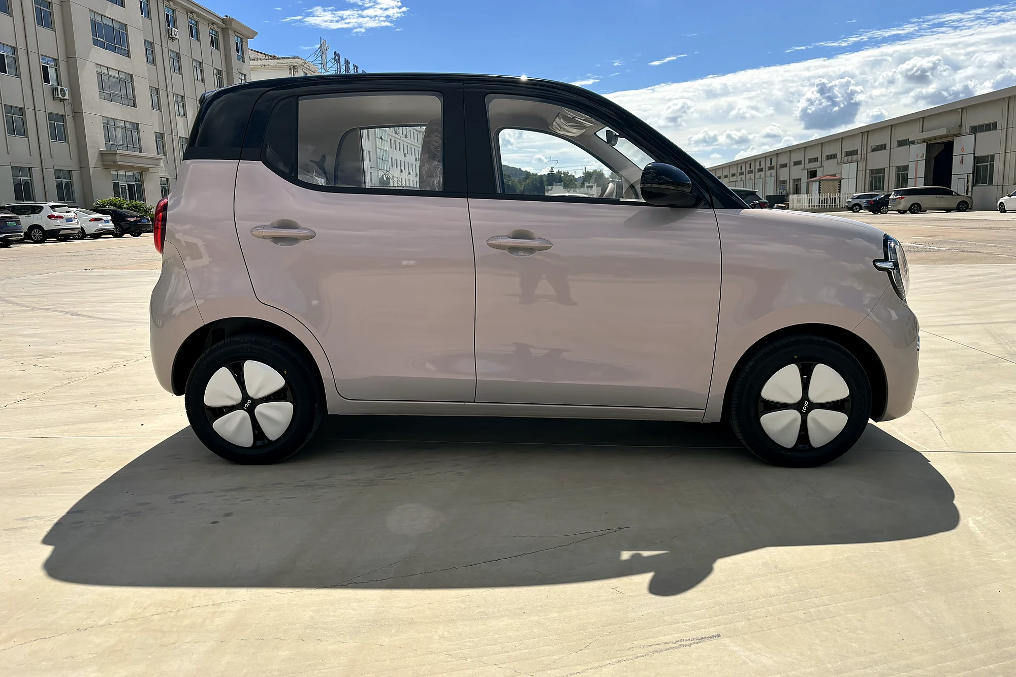 LOJO W300+ — the body style the accessories are engineered for